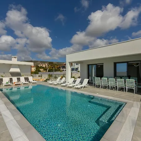 Adaris, Sea Caves Peyia