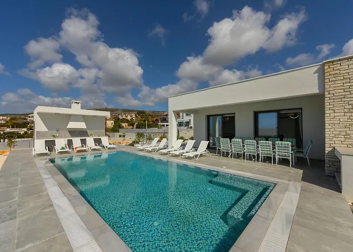 Adaris, Sea Caves Peyia