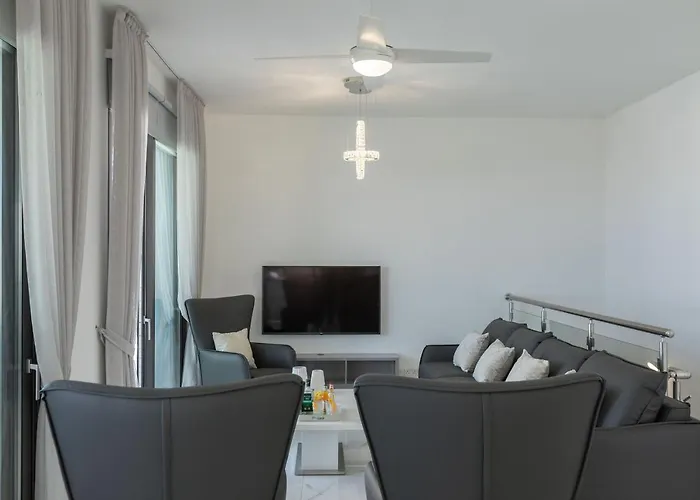 Adaris, Sea Caves Peyia Villa *