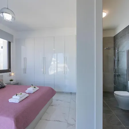 Adaris, Sea Caves Peyia Βίλα