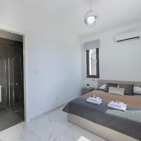 Villa Adaris, Sea Caves Peyia Paphos