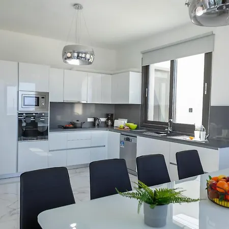 Adaris, Sea Caves Peyia Βίλα