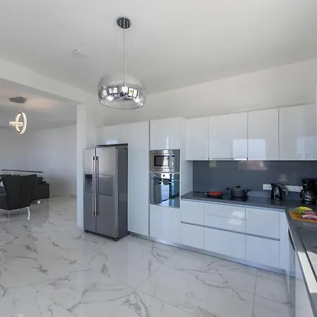 Adaris, Sea Caves Peyia