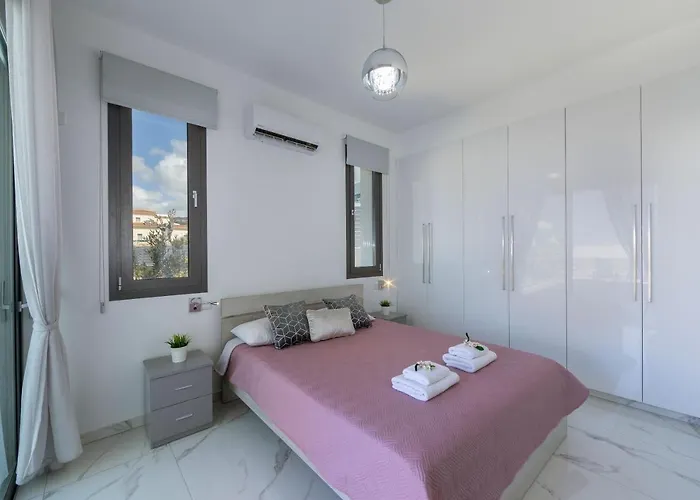 Adaris, Sea Caves Peyia