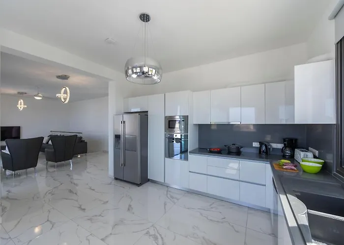 Adaris, Sea Caves Peyia