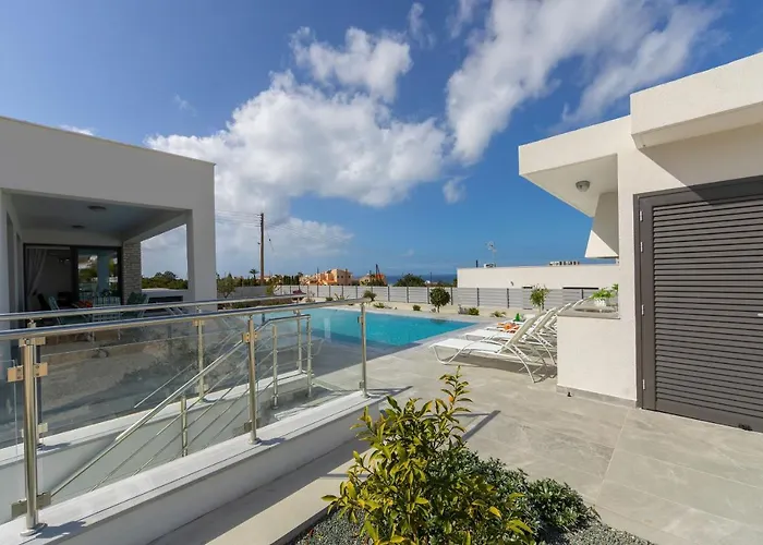 Adaris, Sea Caves Peyia Vila