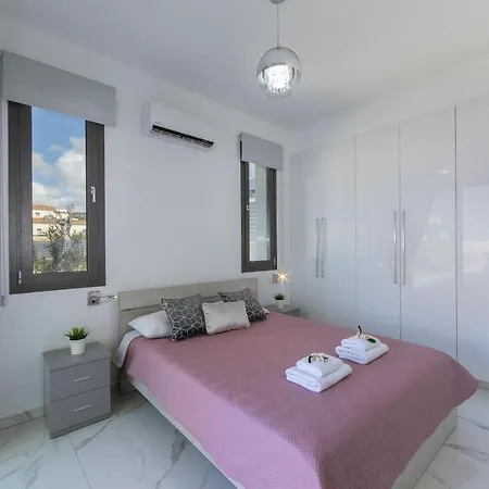 Adaris, Sea Caves Peyia