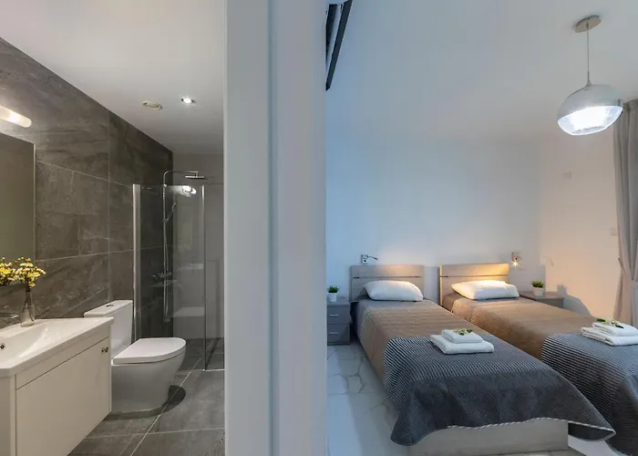 Adaris, Sea Caves Peyia