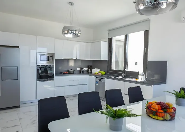 Adaris, Sea Caves Peyia Villa