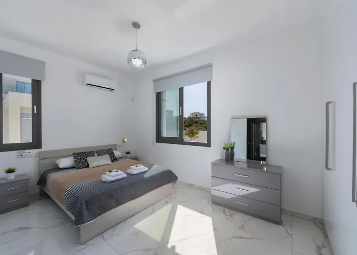 Adaris, Sea Caves Peyia *